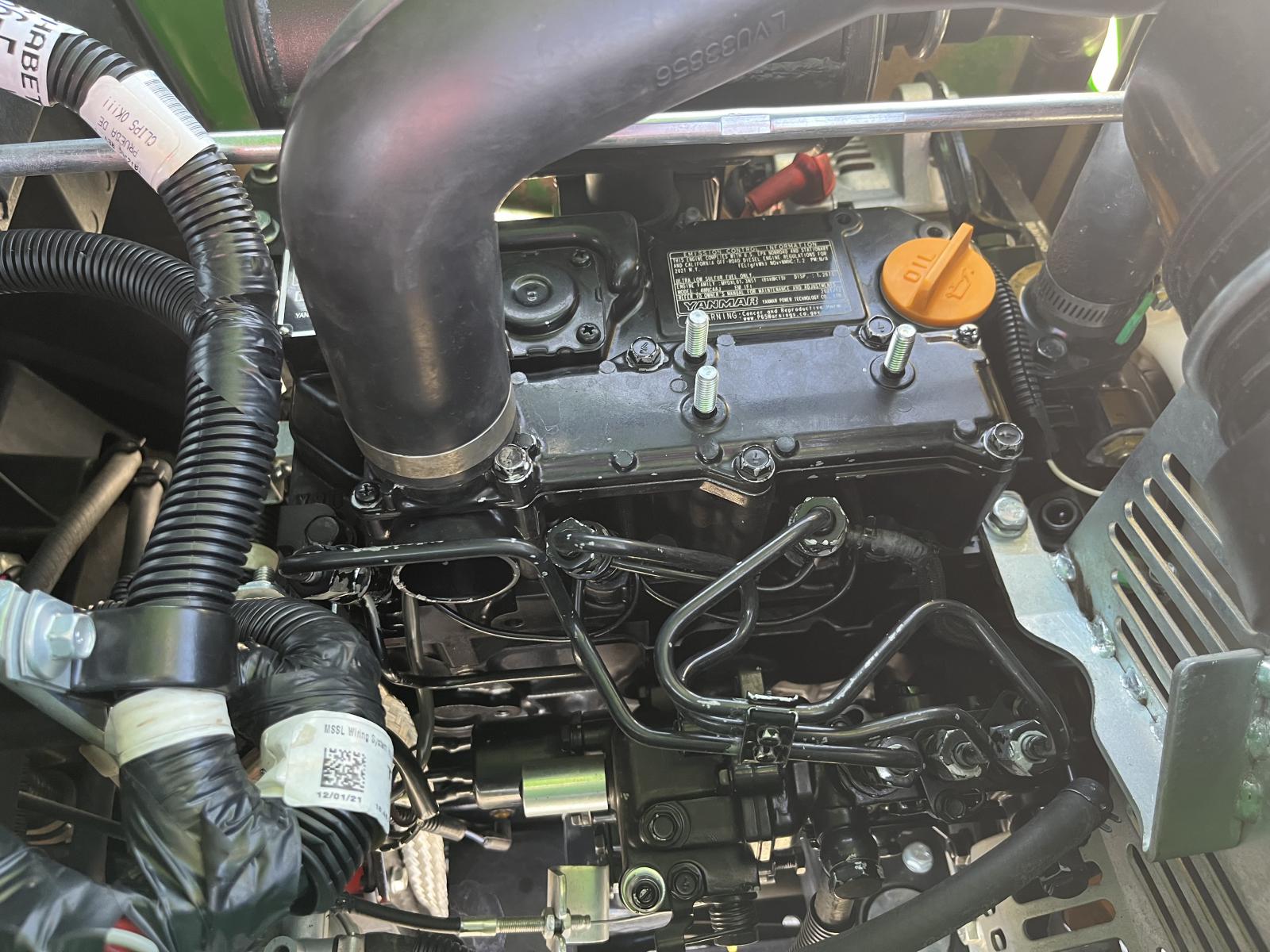 ./imagenes/INVOICE/2019/17516/TRACTOR JOHN DEERE 1025R (2).JPG